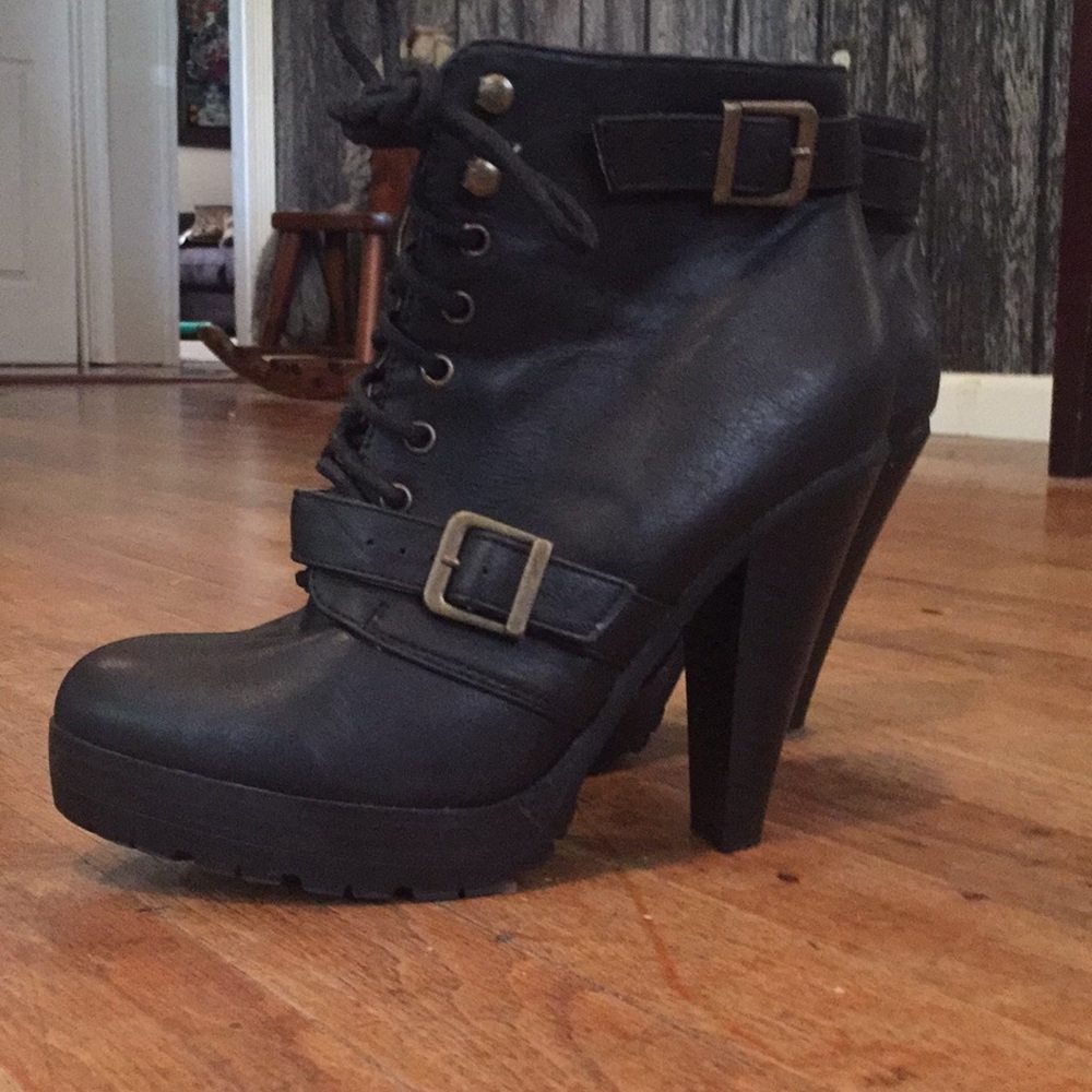 Heeled booties
